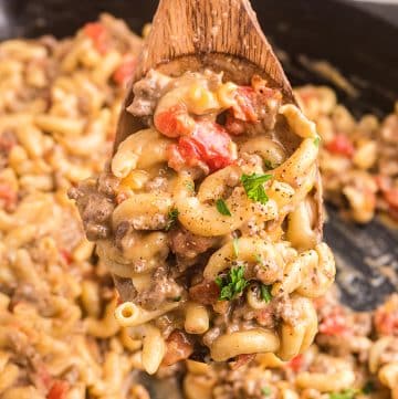 close up of wooden spoon full of cheeseburger macaroni skillet